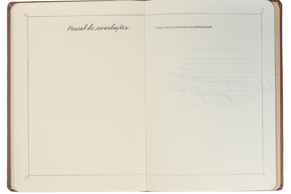 Detalhe interior mural de recordações do Journal de Memórias
