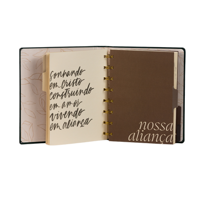 Planner de casamento Nossa Aliança visão de páginas internas